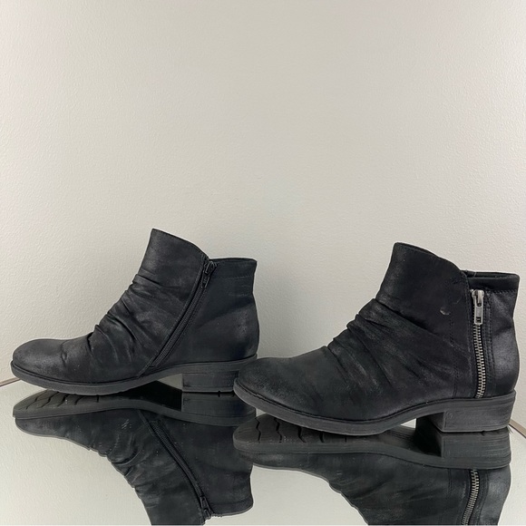 BARETRAPS Black Oiled Faux Leather Ruched Zipper Detail Yuno Ankle Booties - Picture 8 of 12